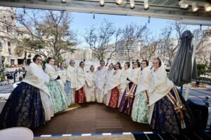 Inauguración del Saloncito fallero en la Plaza del Ayuntamiento